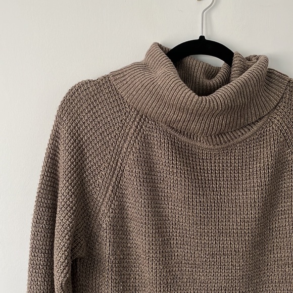 Taupe turtleneck sweater - Picture 2 of 3